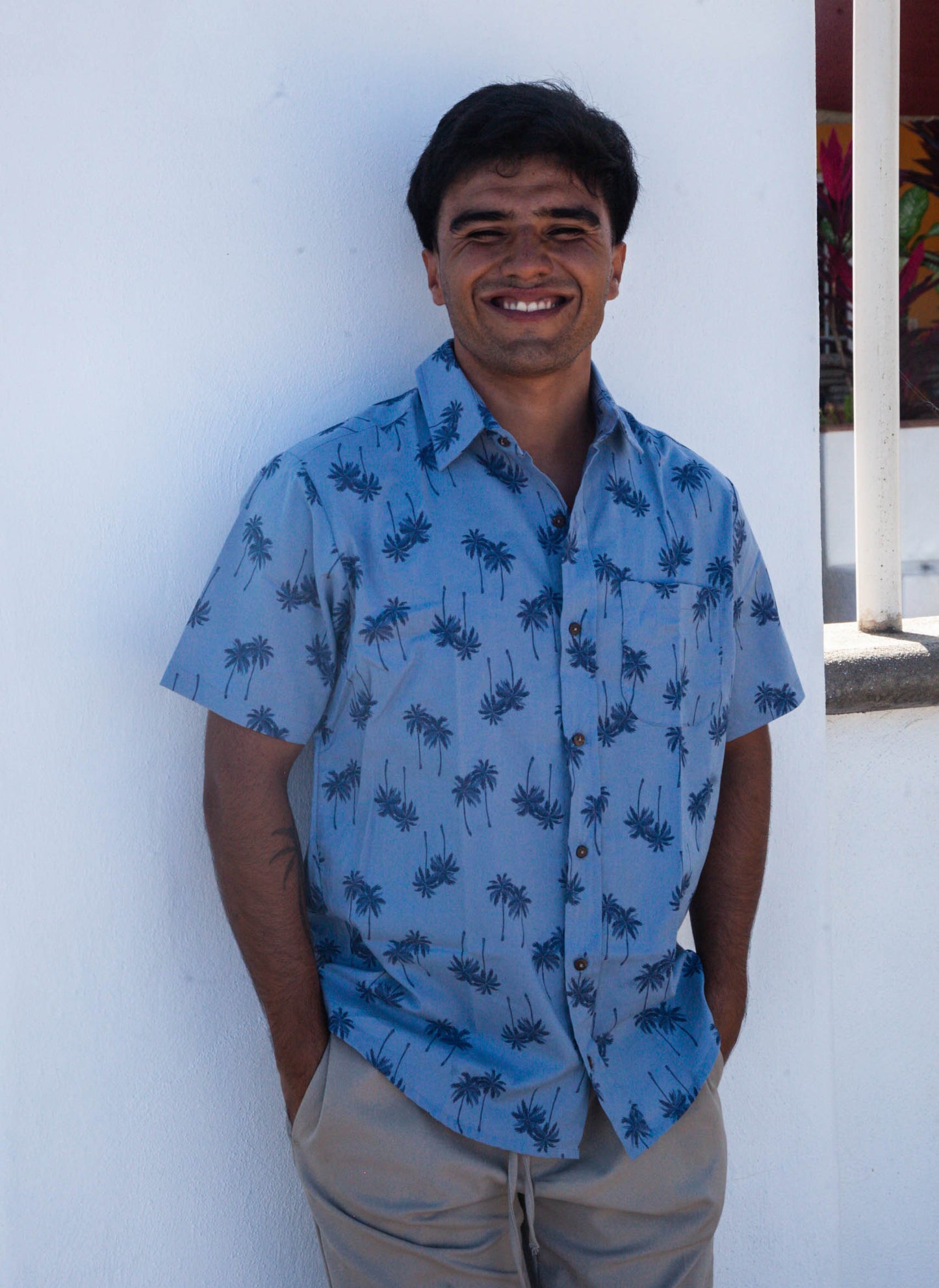 Camisa azul con palmeras 100% algodón