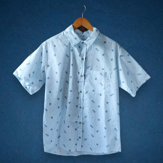 Camisa azul claro con piñas 100% algodón