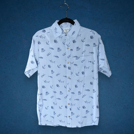 Camisa azul claro con estampado de peces, 100% algodon